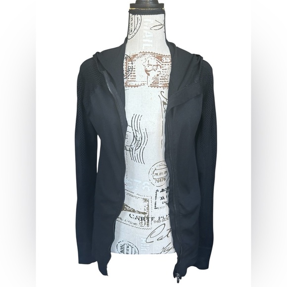 Fabletics women’s stretchy form fitting black jacket size XS-S - Picture 4 of 9